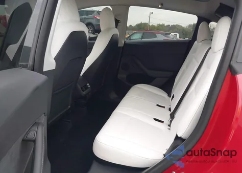 2022 Tesla Model Y Long Range Dual Motor All-Wheel Drive z USA, uszkodzony, nr VIN 7SAYGDEE4NF517341